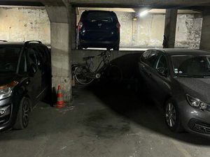 Place de parking moto – sécurisée et en intérieur