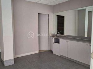 Location Bureaux et commerces à Mayenne (53100) : à louer / 50m² Mayenne