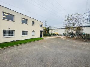 Location locaux professionnels 256 m² à Neuilly-sur-Marne (93330)  3 500 €