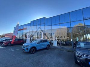 Bâtiment commercial et d’activité – Persan