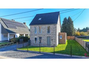 Instapklare woning met 5 slpks op riant perceel te Paal!