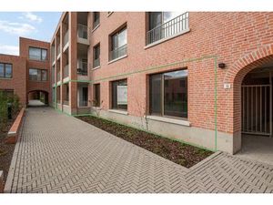 Nieuw gelijkvloers app met terras en drie slaapkamers in rustige omgeving nabij centrum He