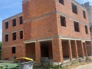 Immeuble 4 appartements et une cellule commerciale