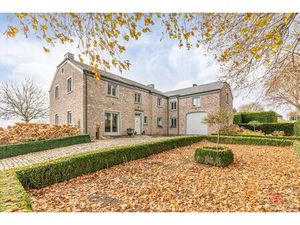 Landhuis met vrij uitzicht  5 slaapkamers  2 badkamers  woonkamer  eetkamer/keuken. Woonop