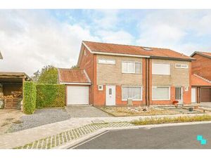 Halfopen bebouwing in rustige woonwijk te Ledegem