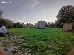 Terrain constructible 2172m² avec petite maison en bois à Peyrilhac (87)