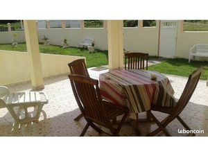 Loue spacieux F3 SAINTE-ANNE charges comprises