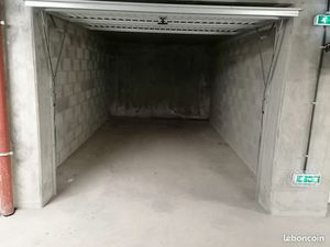 Garage fermé à louer