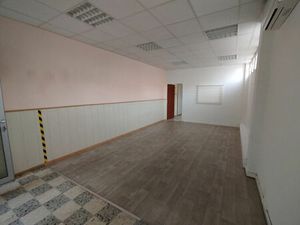 Location commerce 2 pièces 47 m² à Salon-de-Provence (13300)