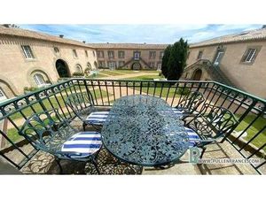 Duplex immaculé avec studio dans le village de Canalside