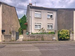 Maison au centre de Chatel Saint Germain