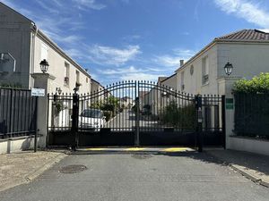 Maison Kaufman and Broad