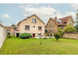 Maison individuelle avec sous-sol total avec très beau terrain de 778 m² en plein cœur de 