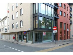 Uitstekend gelegen handelspand te huur