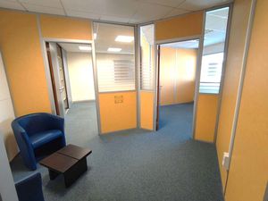BUREAUX A LOUER- 3 ESPACES + ACCUEIL -ZONE INDUSTRIELLE