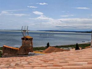 A Bages  une petite maison de charme (42 m2  T3) avec terras