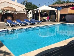 Villa plain pied avec piscine  3 garages et espace en sous-sol