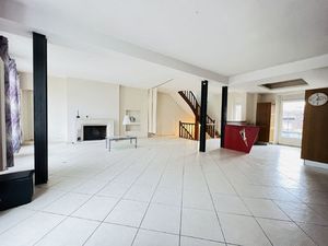 Vente maison 7 pièces 215 m² Auneau-Bleury-Saint-Symphorien (28700)