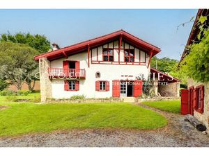 À vendre Macaye - Ferme du 18ème siècle proche Louhossoa