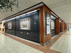 Location commerce 100 m² à Saint-Cyr-sur-Loire (37540)