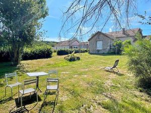 Bourgogne  Morvan des lacs  ensemble immobilier de deux habitations et dépendances sur...