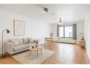 GELIJKVLOERS APPARTEMENT MET 3 SLAAPKAMERS EN INPANDIGE G...