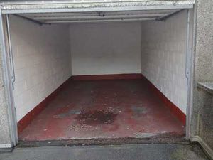 A Vendre garage box fermé