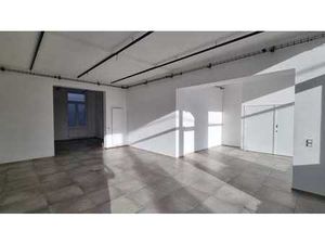 Commerce avec grande vitrine