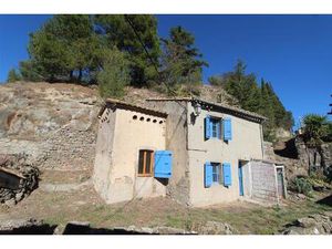 Deux pépites  maison de village avec cour et sa dépendance habitable.