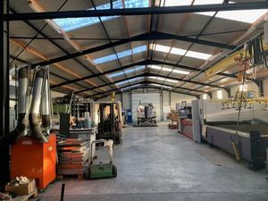 Vente locaux professionnels 910 m² à Guillac (56800)  530 000 €