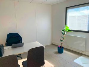 Location locaux professionnels 16 pièces 185 m² à Vannes (56000)  2 870 €