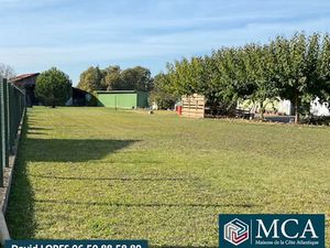 Vente terrain 1367 m² à Castillon-la-Bataille (33350)  45 000 €