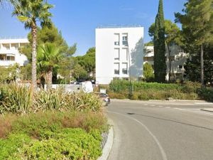 Location appartement 4 pièces 76 m² à La Londe-les-Maures (83250)