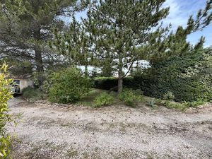 Vente terrain 359 m² à Saint-Cannat (13760)  250 000 €