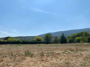 Vente terrain 1300 m² à Brissac (34190)  177 900 €