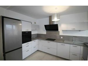 Location appartement  m² T-3 à Pont-de-Chéruy  1 030 €