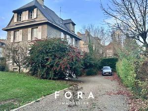 Location Bureaux et commerces à Condé-en-Normandie (14110) : à louer / 60m² Condé-en-Norma