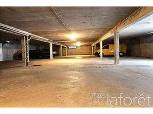 Location Garage box et parking à Quimper (29000) : à louer / 9m² Quimper