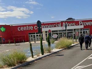 Location locaux professionnels 173 m² à Bourg-de-Péage (26300)  2 969 €