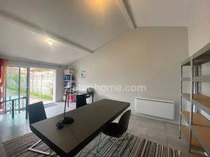 Location locaux professionnels 2 pièces 33 m² à Cenon (33150)  533 €
