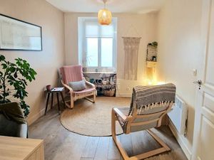 Location locaux professionnels 2 pièces 20.4 m² à Saint-Germain-en-Laye (78100)  800 €