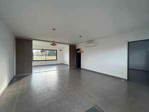 Location locaux professionnels 77 m² à Graveson (13690)  884 €