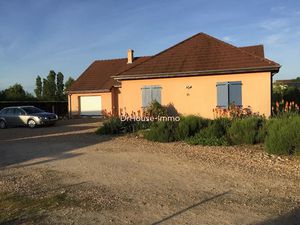 Vente maison 7 pièces 155 m² à Saint-Doulchard (18230)  343 200 €