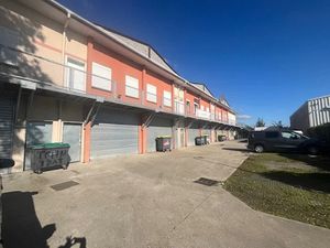 Location locaux professionnels 232 m² à Mandres-les-Roses (94520)  2 860 €