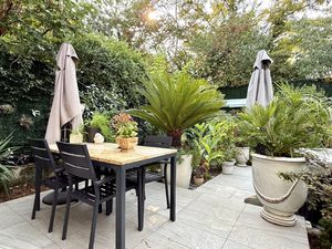 Maison rénovée avec jardin dans une résidence sécurisée