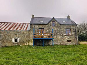 Charmante maison avec grange et un grand terrain  au coeur de la campagne de Persquen
