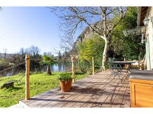 Au bord de la Dordogne  à la Roque Gageac - Vallée de la Dor