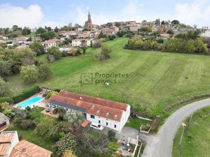 Maison MONTJOIRE 9 pièce(s) 260 m2