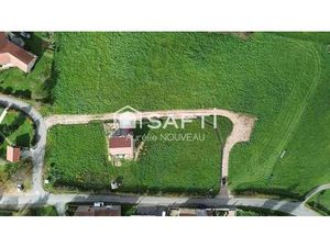 Terrain constructible et viabilisé - 1153 m²
