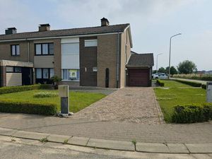 Halfopen bebouwing met garage in rustige omgeving